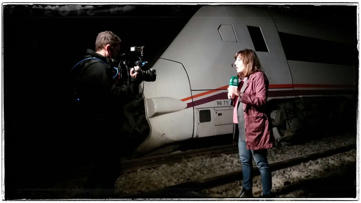 LolaTrigoso's tweet image. Atentado en Barcelona, incendio en Doñana, tren descarrilado en Arahal... siempre estuvimos donde había que estar. Y siempre #enquipo. Gracias ⁦@adirecto⁩ #AD600.