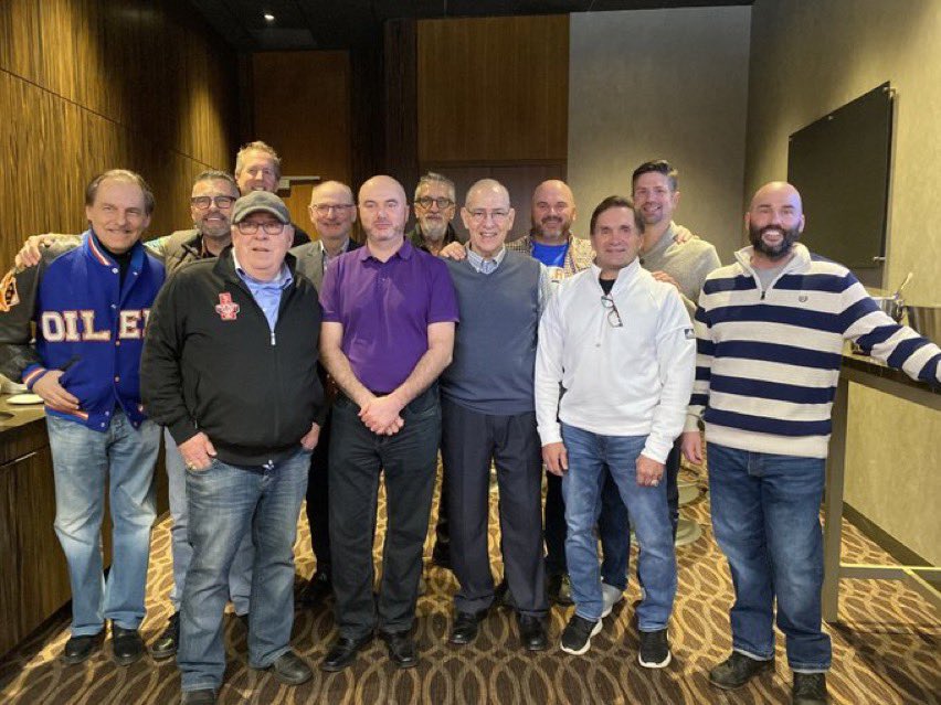 Sliv21's tweet photo. Following @DRockEsks lead here.
Just want to thank the @EdmontonOilers for hosting former trainers and locker room attendants on a night where we remembered #BossMoss
@PHATS_SPHEM https://t.co/cAKU1H84OH