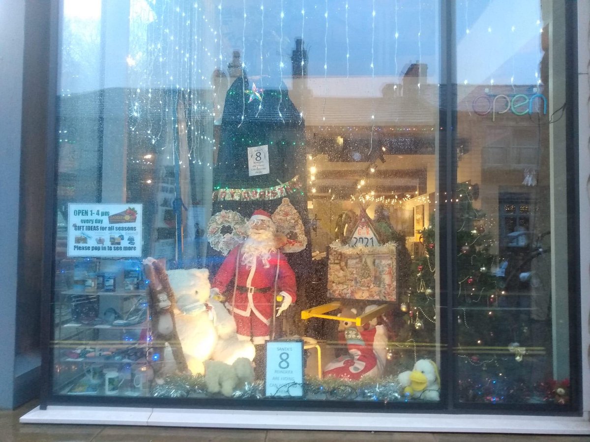 Uppermill_Advent tweet media