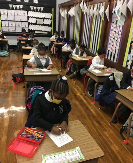 MurraySFABX's tweet photo. Kindergarten wrote Letters to Santa. #LetterstoSanta #NorthPoleExpress #SFABronx #Kindergarten https://t.co/crocJx0uAc