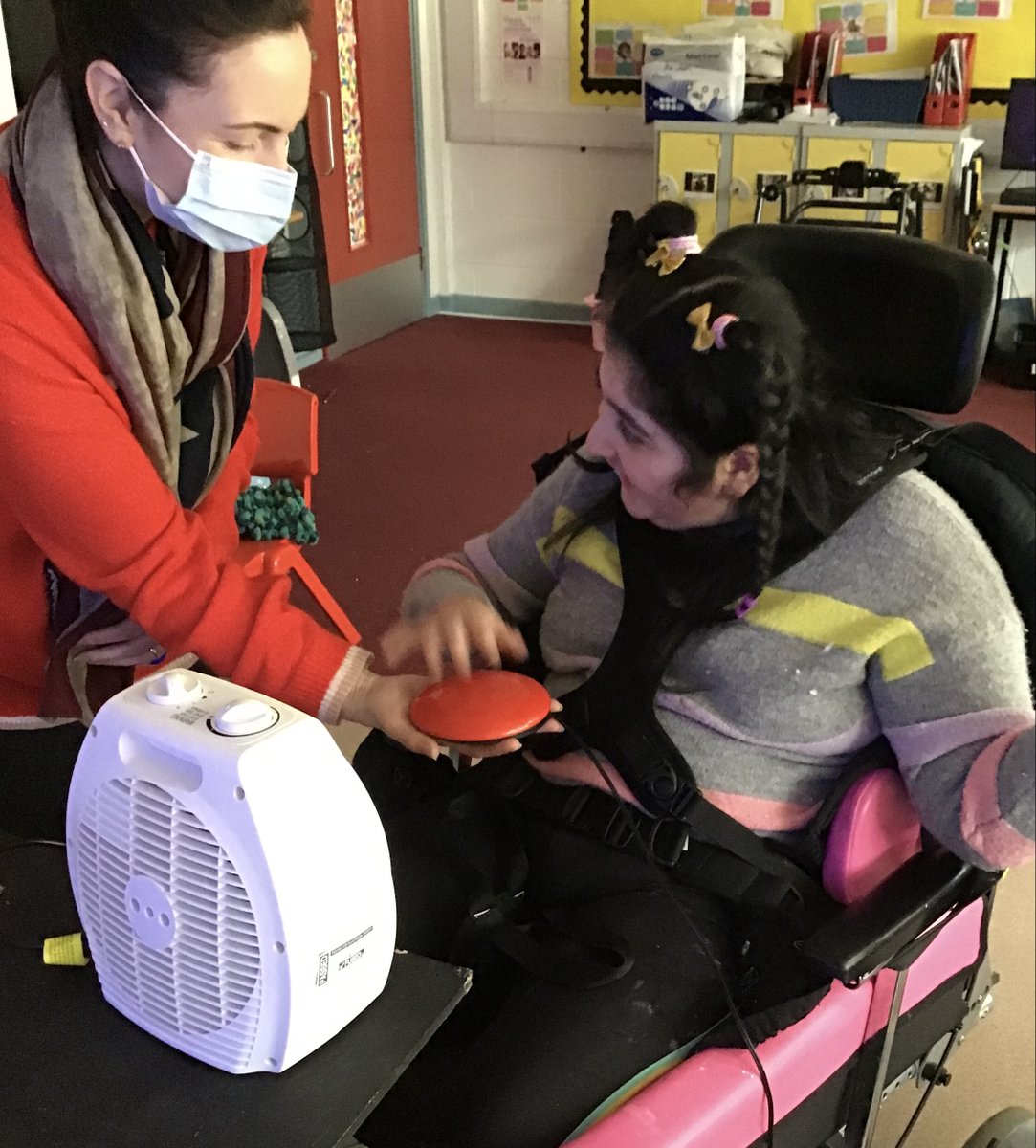 Fairfieldstweet's tweet photo. Today in F2 we dressed up for an icy adventure following the Winter Wonderland story from @concrete_youth. In this first part we used our switches to try to warm up the broken machine. #Winterns https://t.co/bGJPlUmtct