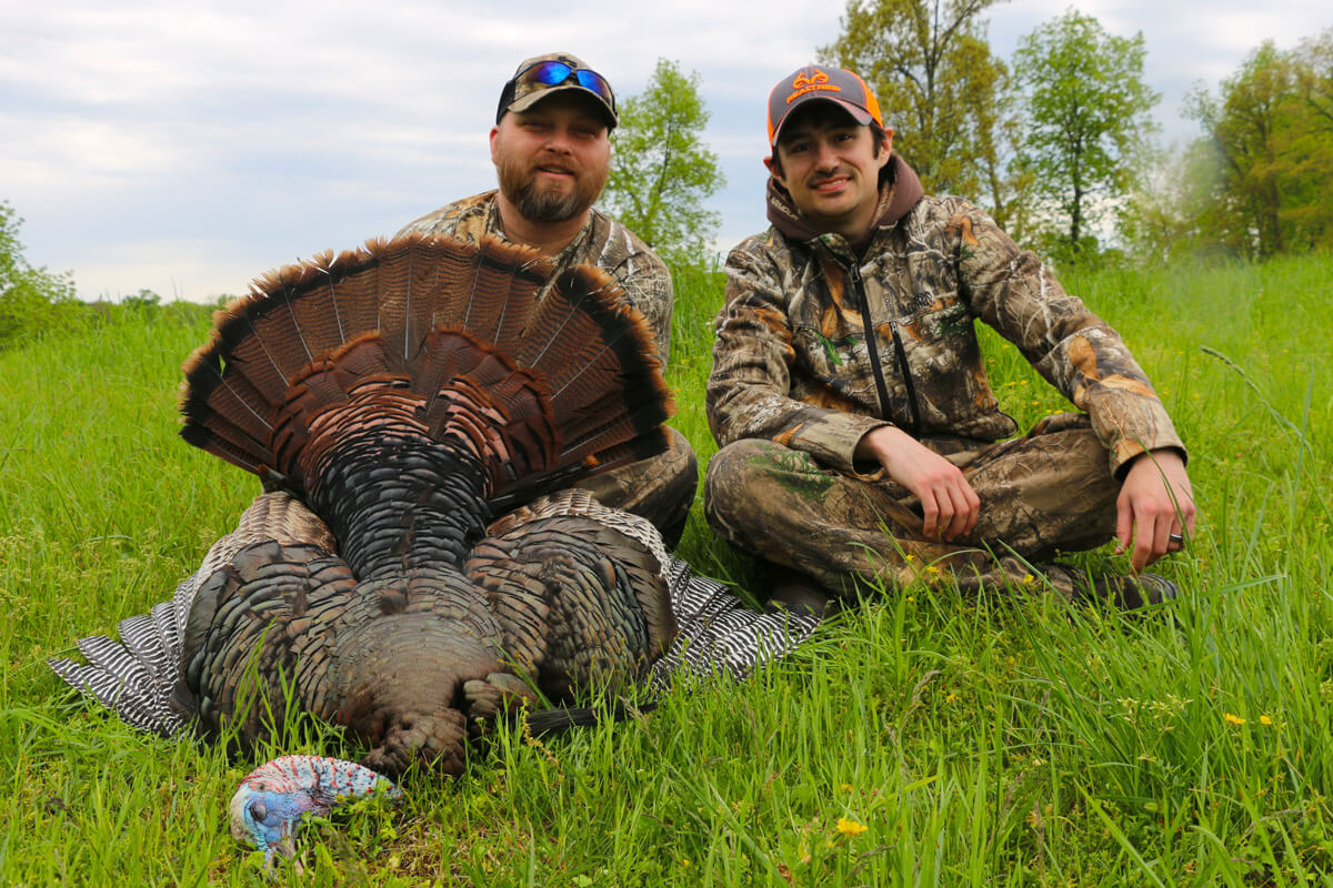 SPORTSMANchnl's tweet photo. Six hunting professionals give their advice on introducing people to hunting by establishing them as a new hunting partner. See how you can help via Bowhunter Magazine: https://t.co/k0eZo9L2ST
#IAMSPORTSMAN #hunting #bowhunting #huntingpartner #huntingbuddy #newhunters https://t.co/Rm2lHKHRF2