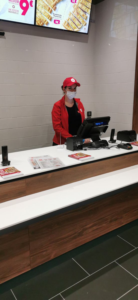 Bravo aux conseillers de #poleemploi de #bourges d avoir contribué au recrutement de #PIZZAHUT. 
7 jeunes candidats demandeurs d'emploi recrutés après une action de formation préalable au recrutement #AFPR.
@CazaletMarianne @poleemploi_RCVL