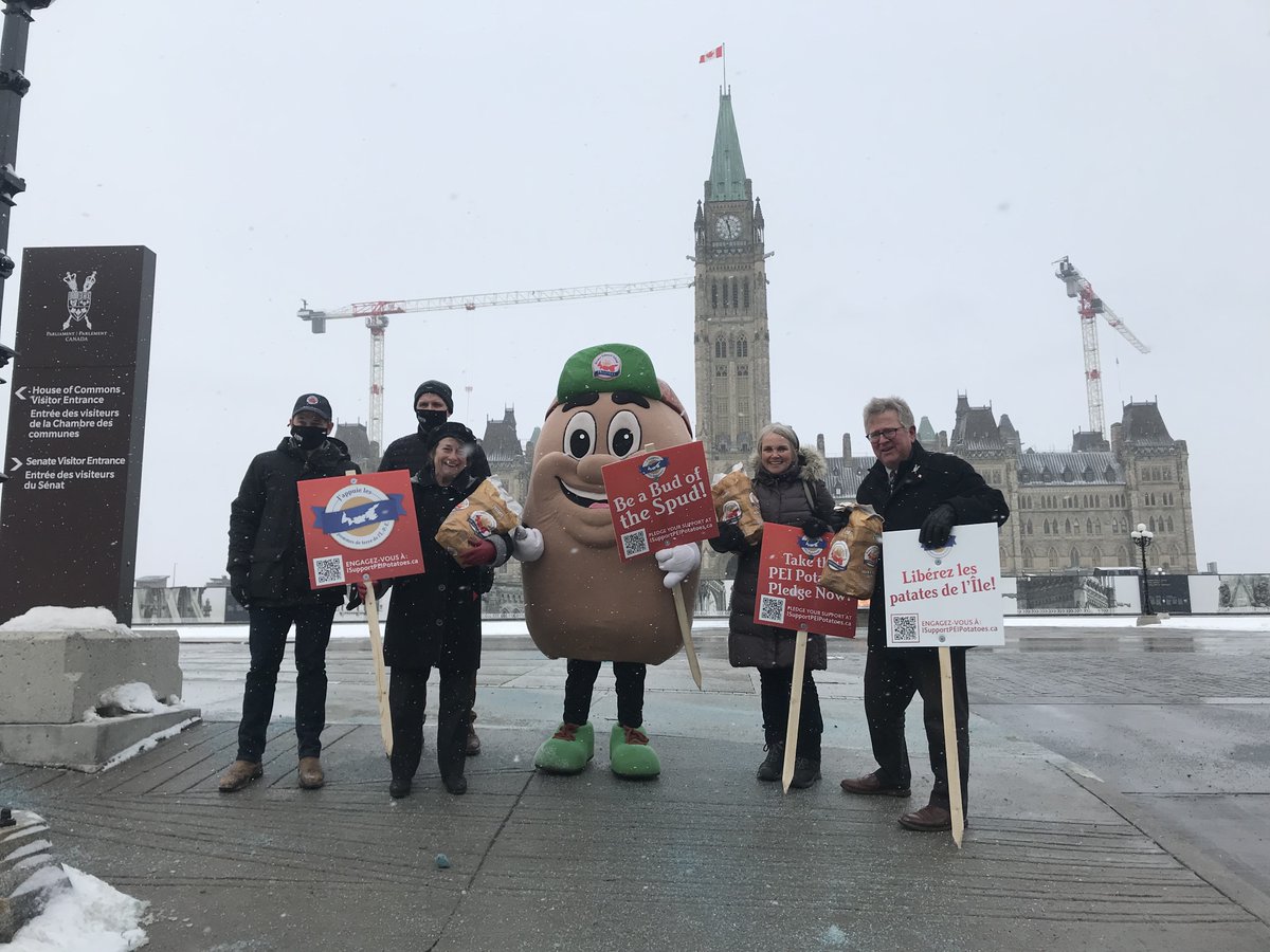It was great to see the outpouring of support for <a href="/PEIPotatoes/">PEI Potatoes</a> on Parliament Hill today! I had a blast handing out these spuds with <a href="/Agproudmary/">Senator Mary Robinson</a>, @Ron_CPMA, Premier <a href="/dennyking/">Dennis King</a>, and my colleagues <a href="/BrianFrancisPEI/">Senator Brian Francis</a>, <a href="/SenDianeGriffin/">Diane Griffin</a>, and many more. #ISupportPEIPotatoes #CdnAg