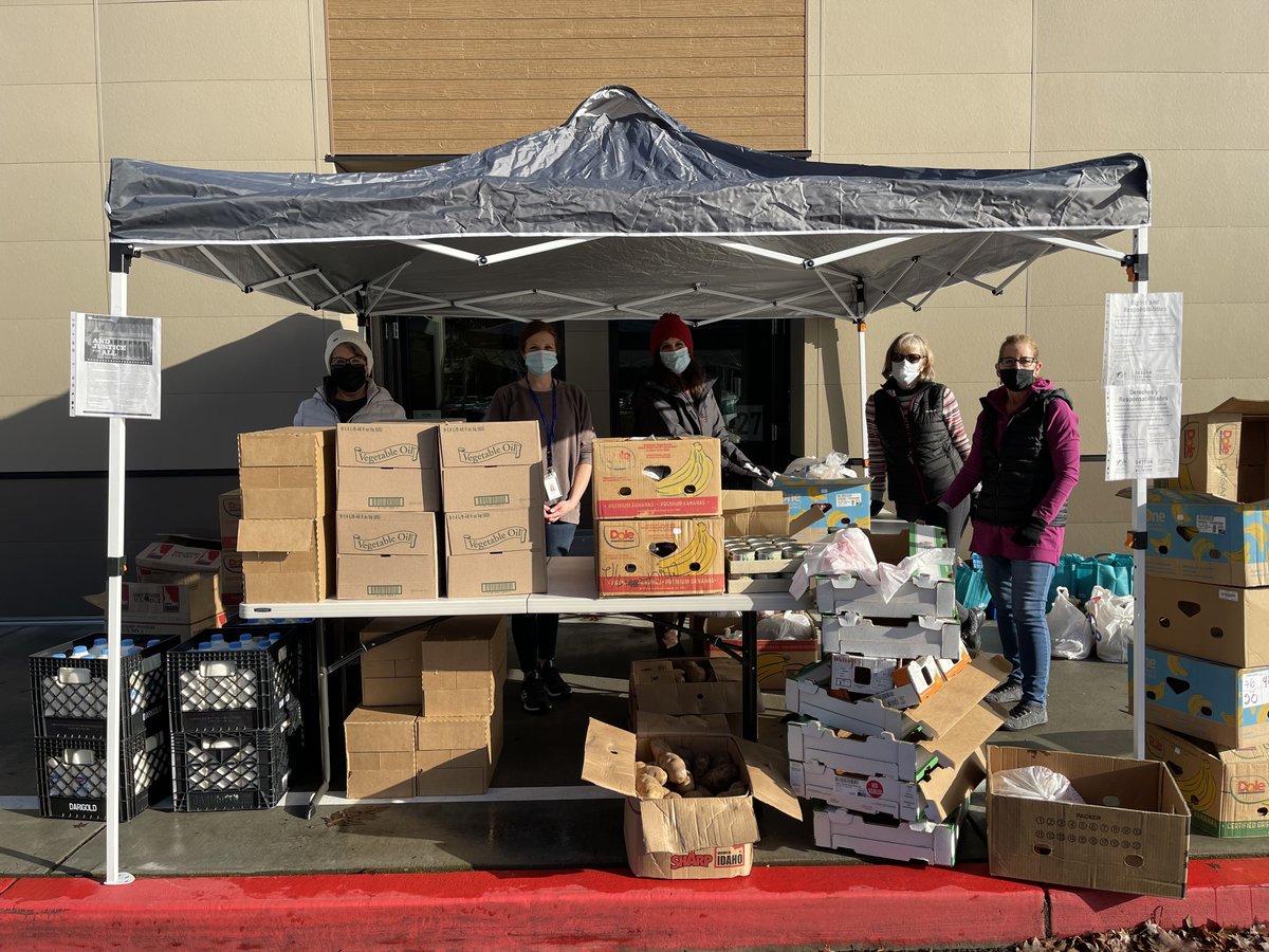 SACAJAWEA FOOD PANTRY
¡Despensas de comida gratis! | Бесплатные продовольственные кладовые!

Open to ALL Vancouver Public School Families!

TODAY (12/8) at Sacajawea Elementary School
11am – 12pm while supplies last
700 NE 112th St, Vancouver, WA 98685