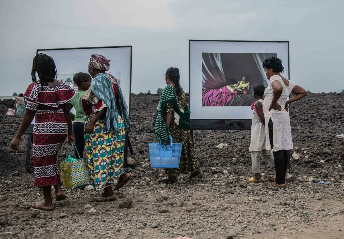 ArletteBashizi's tweet photo. 2nd day of the exhibition "Sans Limite" in Buhene, same desire and atmosphere for the population of this area which doesn't often have access to exhibition rooms.We receive everyday people of all categories, children and adults, students and workers. 
We are open from 9am to 3pm https://t.co/koBk1sVqPW