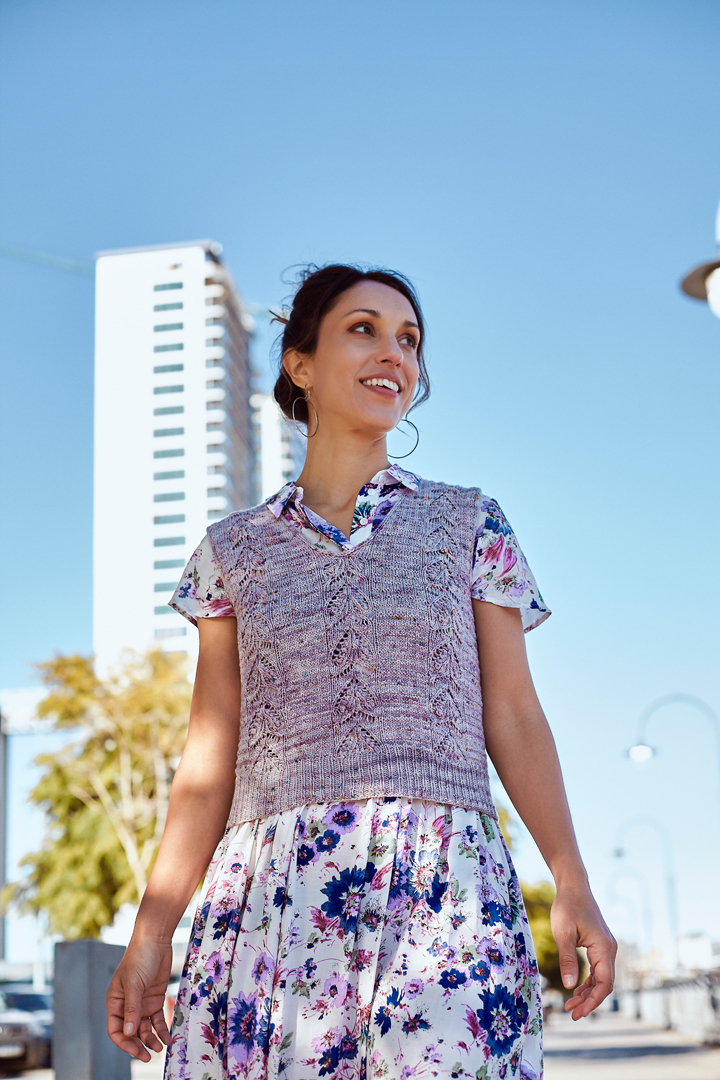 pompommag's tweet photo. Say hello to the Virginia Vest, named after Joji Locatelli's lovely mum, from Interpretations Volume 8! 👋🏽
#PomPomPress #KnittingTwitter https://t.co/2jGbznP7kd