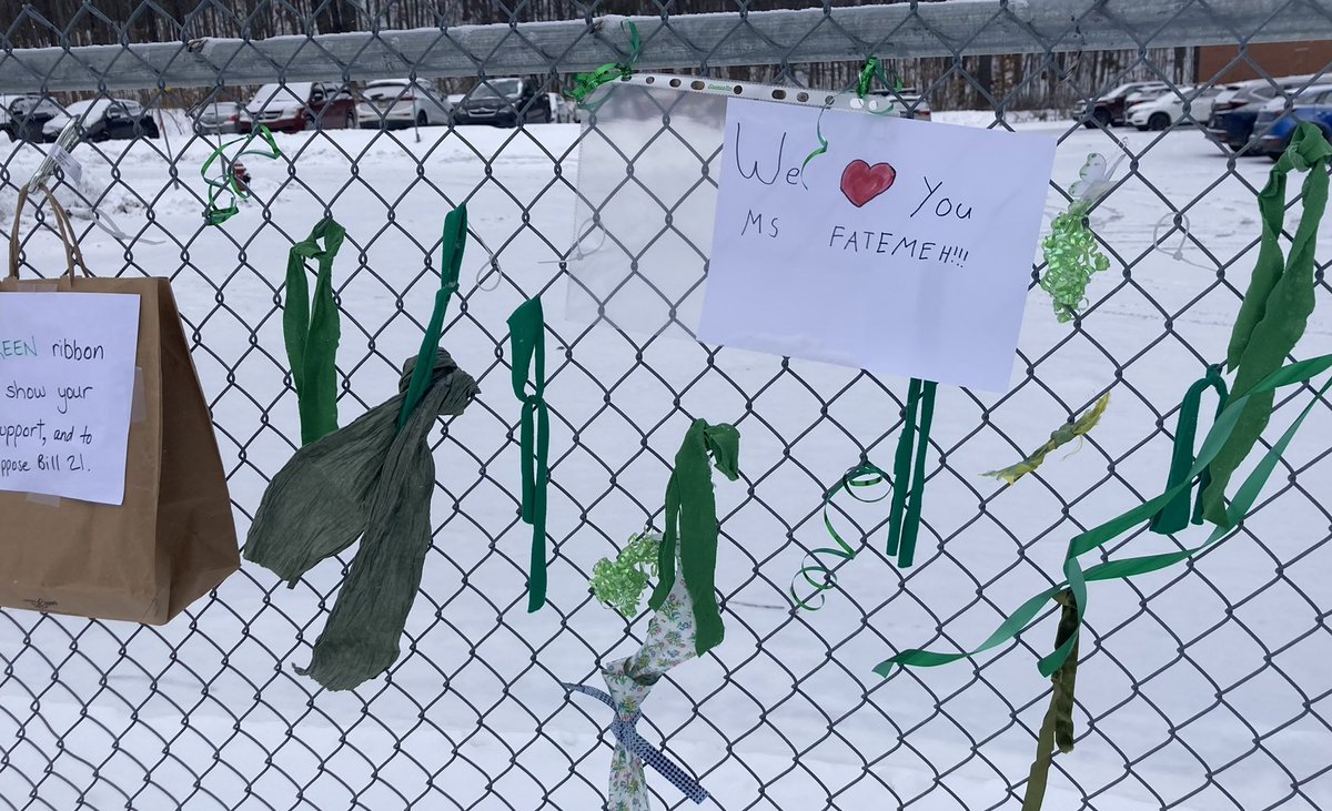 Students and staff at Chelsea Elementary have begun posting ribbons to show support for their Grade 3 teacher who was banned from the class for wearing a hijab. #ottnews #newsmatters #chelseaqc #bill21