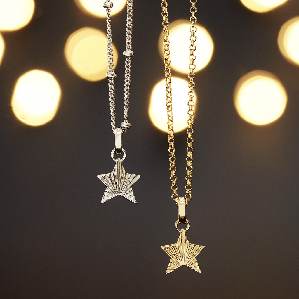 MuruLondon's tweet photo. It's Christmas party season 🥳

Add a glow to your outfit with our new Ridged Star collection, designed to spread hope &amp; positivity ✨❤️ https://t.co/h0fW69irj2