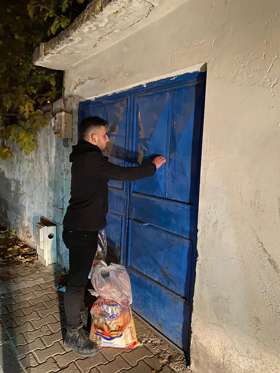 Aralık Ayı için Yardımseverlerimizin Bağışlamış olduğu 2 Adet Kurbanlık 10 Adet Gıda Paketi,Çorbalık Tarhana, ve tatlı yardımlarını. 10 İhtiyaç Sahibi Ailelere Teslim Ettik Çok Şükür. 🤲🏻 bu ay da bizleri elçi olarak görevlendiren yardımseverlerimizden Allah razı olsun.