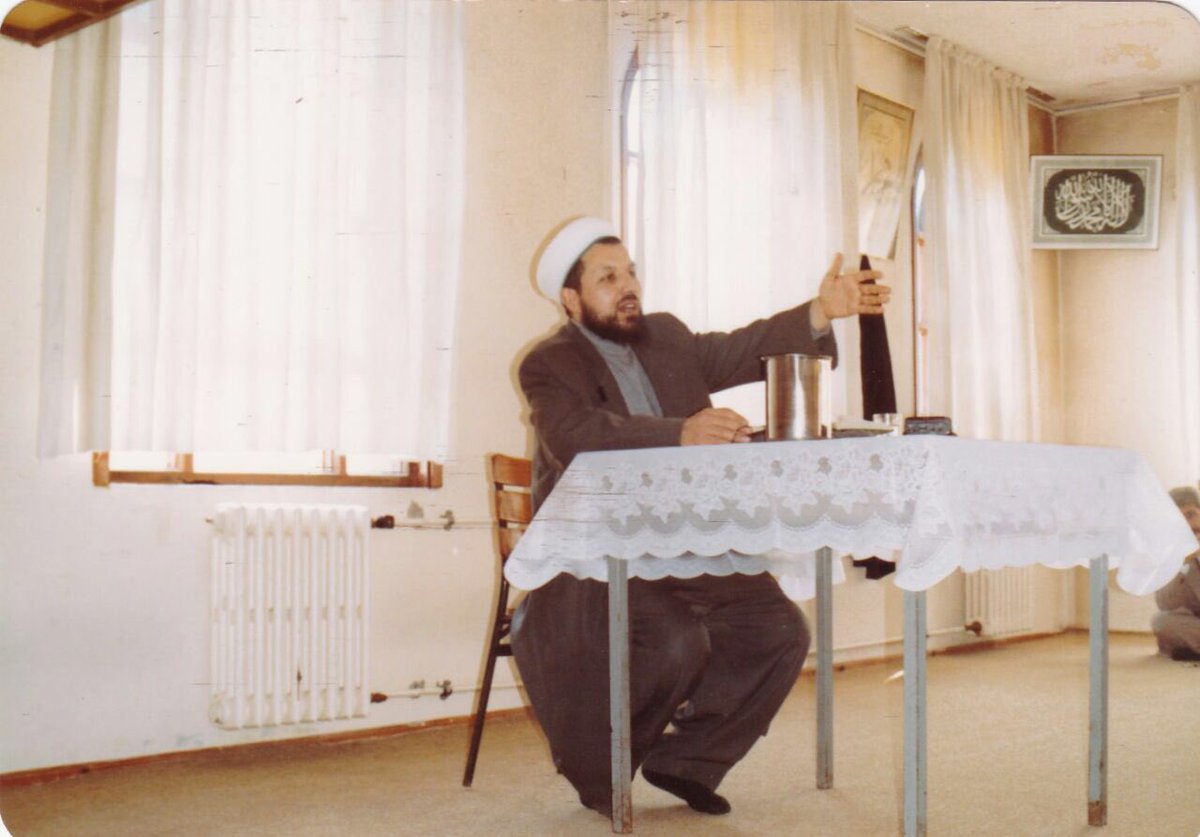 metinhocaefendi's tweet photo. Arkadaşlar kendinize gelin, haddinizi bilin. Şöyle bir başınızı aşağı eğin, geriye bir bakın, kalbinize bir bakın ilerideki projelerinize bir bakın bu kafaya bu yapıya Allah yardım eder mi, el koyar mı diye bir düşünün.

#AbdülmetinBalkanlıoğlu https://t.co/XmmJELLK9U