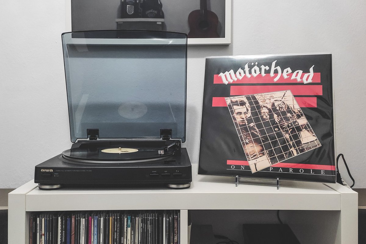 JOSEPINTO_LP's tweet photo. #OnParole de #Motorhead cumple 42 añazos.
Y como no, hay que pincharlo por cojones, es Motorhead que quieres que te diga 😂
#FelizMiercoles #VinylForever #DiscosDeVinilo #HardRock #vinylcollection #ColeccionDeVinilo https://t.co/OuM1HUYmfd