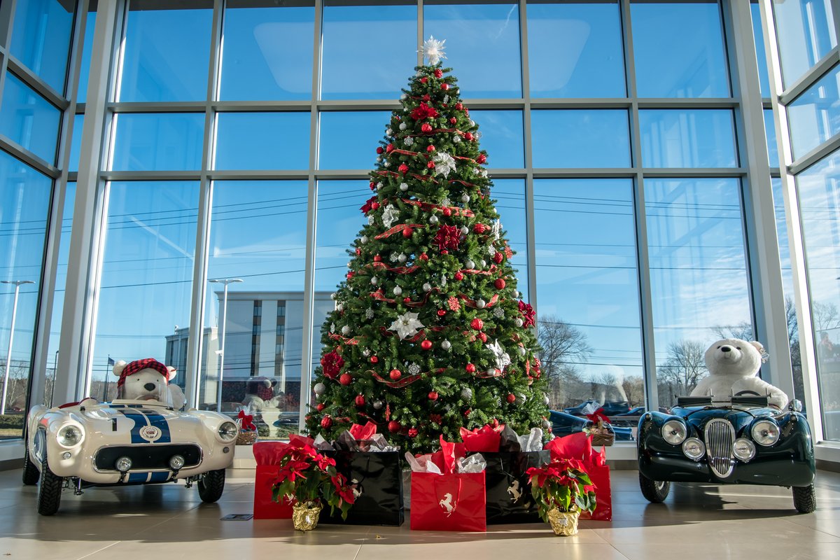 BochExotics's tweet photo. The holiday season is here! Discover the perfect gift for the car enthusiast in your life at our Boch Exotics Pro Shop, where you'll find gear to represent all the best #exotics. Visit https://t.co/VUI48iNgHh to start shopping. 🎁 https://t.co/jsashGCBSS