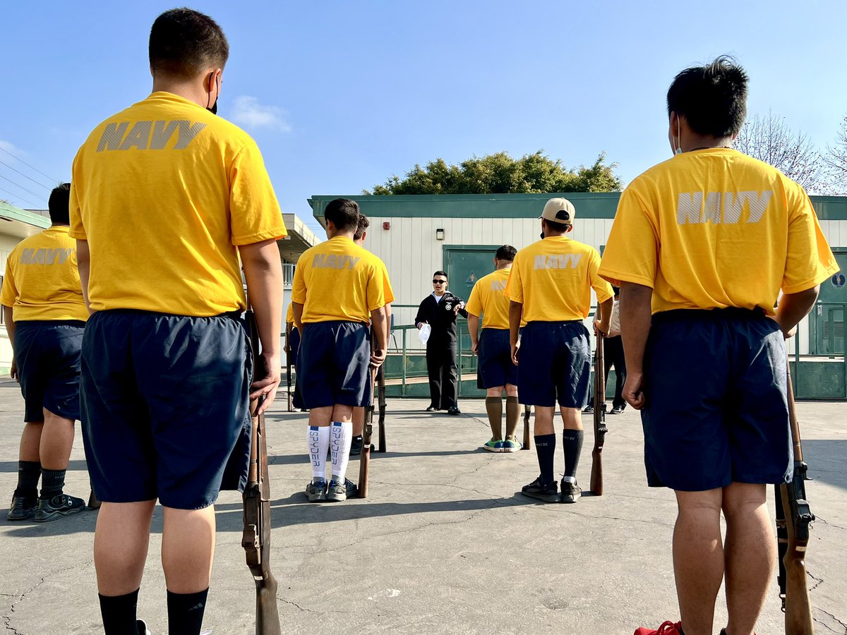 cabrillohs_CCC's tweet photo. OS2 Fulay, a 2013 Cabrillo graduate and former @chssacmaa student, stopped by to connect with ROTC! The @usnavy is at the CCC all day, today! Stop by! 

#njrotc #rotc #cabrillo #successinthewest #proudtobelbusd https://t.co/i8u619gSRU