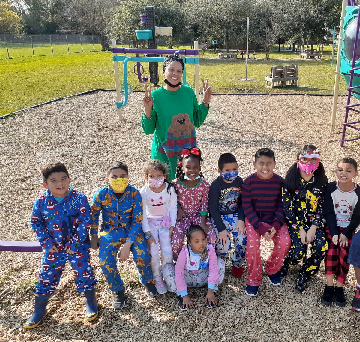 need2teach1's tweet photo. @SammonsES_AISD is currently celebrating 12 days of Xmas...here is our #pajamaday photo https://t.co/EMnEWuA5Kb