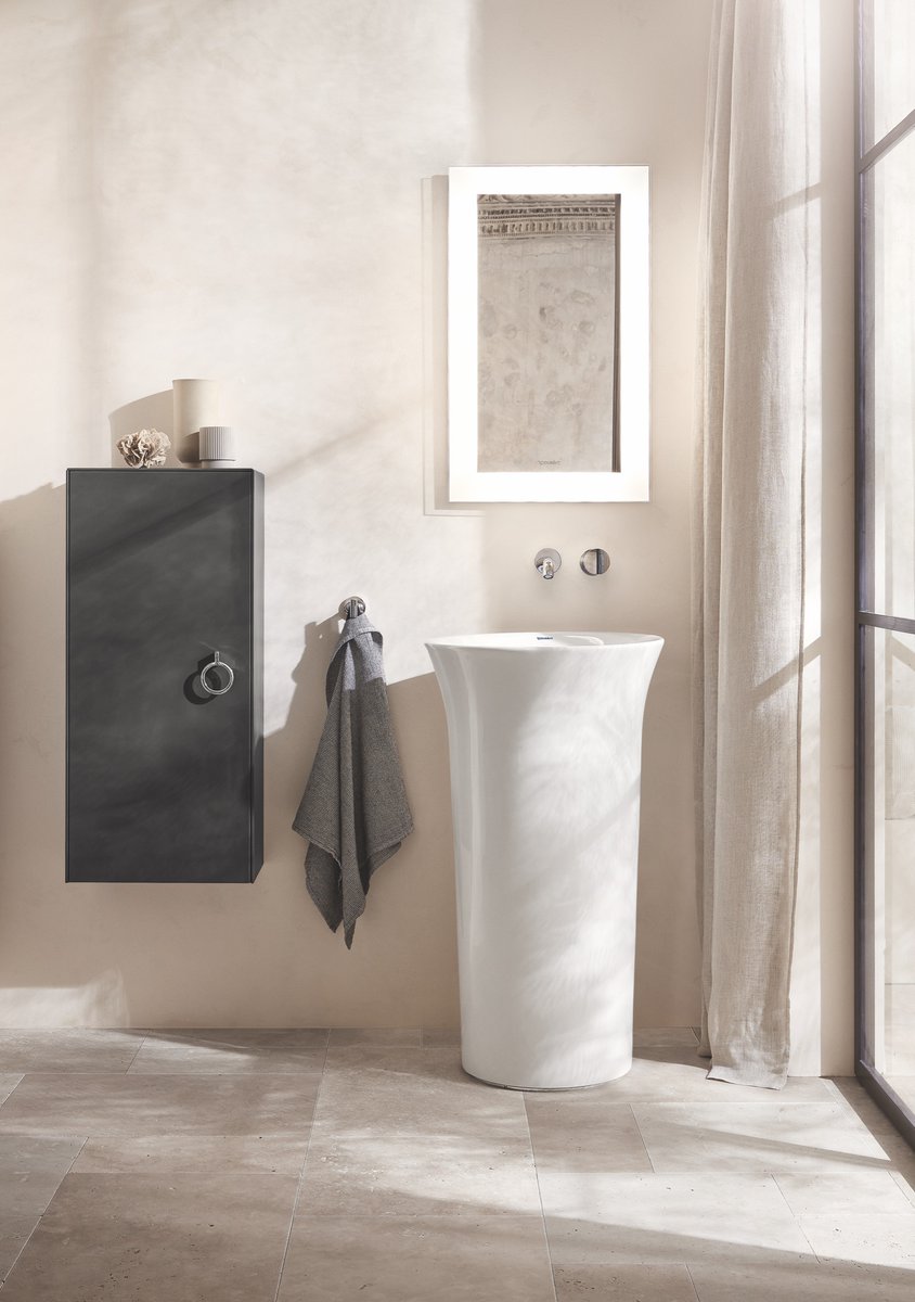 JGWellnessDesgn's tweet photo. A2) In addition to what I noted above, I’m also seeing more biophilia – both in the form of nature-inspired shapes, finishes and views . Photo Courtesy of Duravit #KBtribechat https://t.co/Dm2YZMz4mF