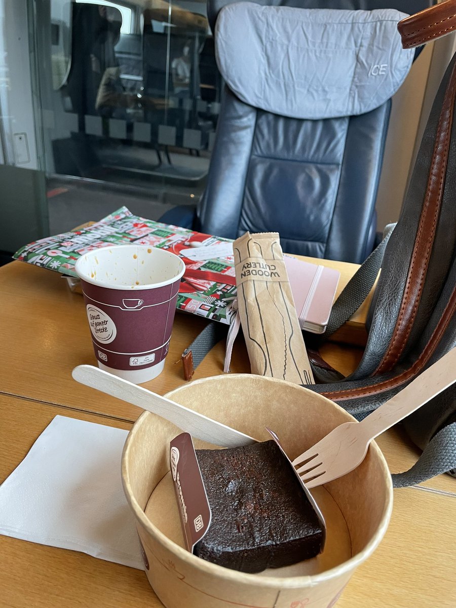 taivas_'s tweet photo. #LockdownEscape diesmal nach #Passau mit DB ICE.
Frage an DB @_DiningCar connoisseurs: Erhm was ist bitte Caffe Crema und es ist echt blöd dass DB Bordpersonal Warmwasser zum Verlängern des Kaffees bonieren muss (obwohl ich dafür nichts zahlen musste) 🙃 https://t.co/4mH1jeNaFs
