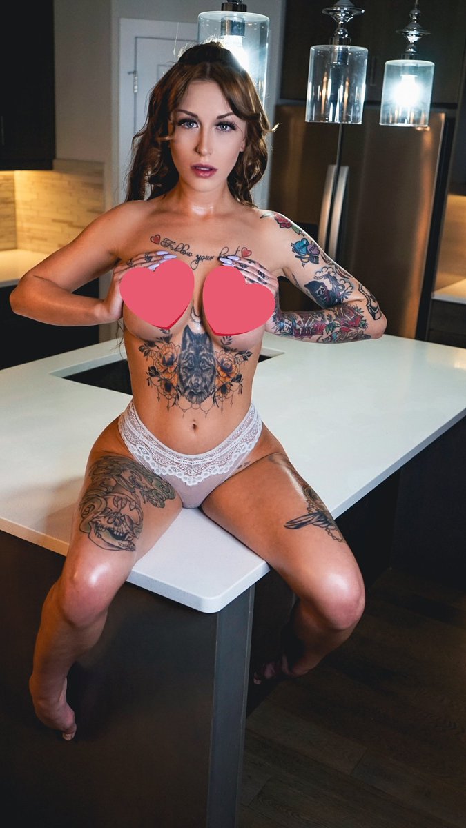 spookyqueenb's tweet photo. Brand new video squirting all over daddy thick cock 😈🍆💦💦 just posted! https://t.co/CsSxSeyaz3 https://t.co/W8HBFKx28Y