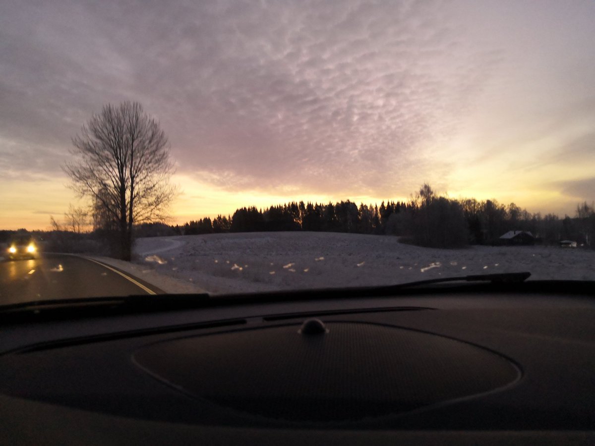 qilde32's tweet photo. Winter In Finland this morning. Such a beautiful view. Now just little bit more snow!
#Finnishgirl #Finland #scenary #winter #frost #snow #morning #goingtoschool #suchpretty #view #nofilter #sunrise #luckytoseethis https://t.co/aVZM11TRyo