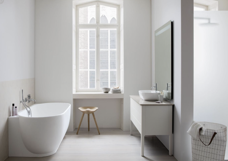 Duravit's tweet photo. Q3) #KBTribeChat It depends on the space, the client and the design goal. Our range of shapes, styles and finishes offer everyone a well-designed solution for their dream bathroom. A highlight is our patented #DuraSolid material, offered across our bathtub solutions https://t.co/zdEBTRlt2k