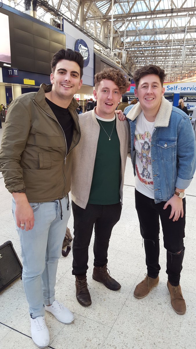 Quizbritain's tweet photo. Seems so long ago these guys @JamesArthur23 @thetailormade @grimmers done the #secretbusker at Waterloo Station for @BBCR1 . https://t.co/Sjq6vHefdb