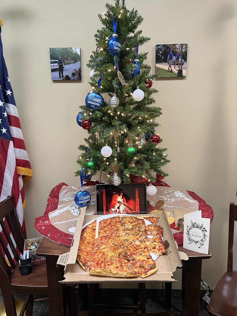 LewisPolice's tweet photo. A big thank you to @lewisuministry for dropping off appreciation pizza for our officers! https://t.co/kX6Kzl01Kn