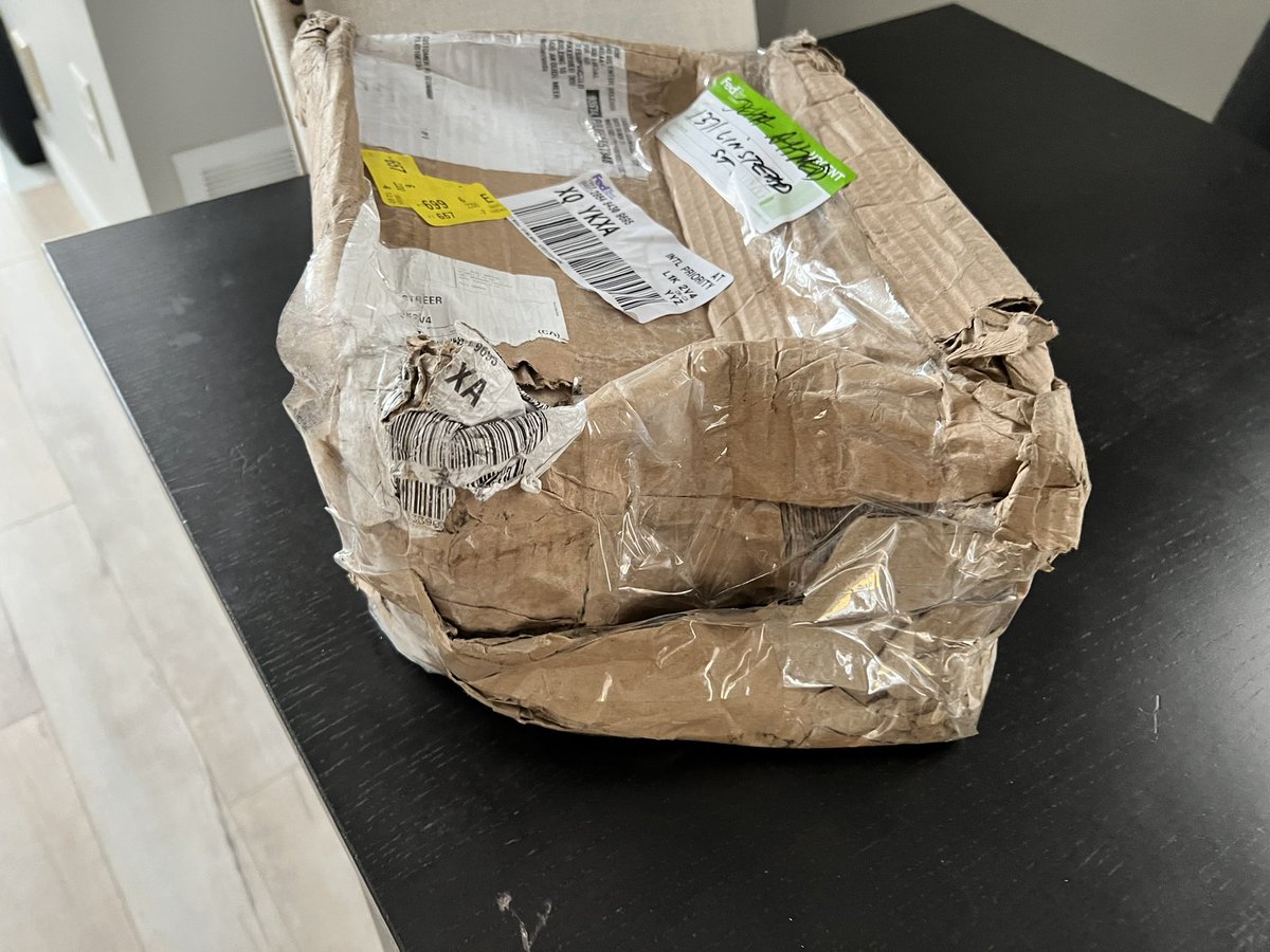 jehanramez's tweet photo. So @Nike and @FedEx this is how my shoes were delivered today. Drenched in water and crushed! What gives?? https://t.co/08IHac4oYM