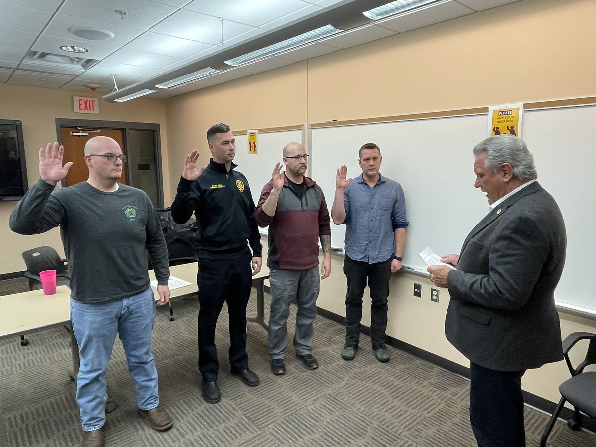 Edina1275's tweet photo. We had the honor of having IAFF 5th District VP Tom Thornberg to swear in our 3 newest members. Congrats to Deb Casey, Luke Beaudry and Thom Milewsky. 
We are excited to announce the new Local 1275 President Travis Jacobs.
We also swore in 3 Stewards, Meyer, Ball and Kinne https://t.co/cSw8qV0NY3