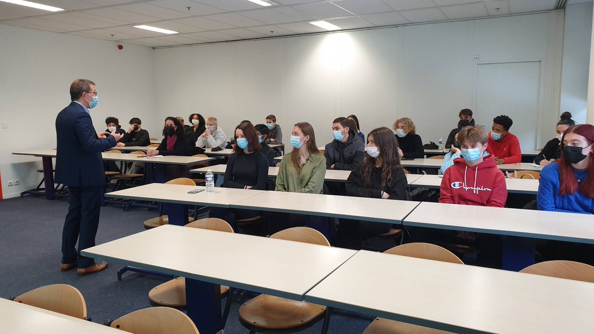 EMLVparis's tweet photo. Session de prĂ©paration aux Ă©preuves Ă©crites et orales du concours SESAME au sein du PĂŽle LĂ©onard de Vinci, avec SĂ©bastien Tran, directeur de l'EMLV, et SĂ©bastien Babouin, Responsable promotions et admissions đ
@sebtran
@sebbabouin
#concoursesame #businessschool #emlv https://t.co/1iDZtWYbXs
