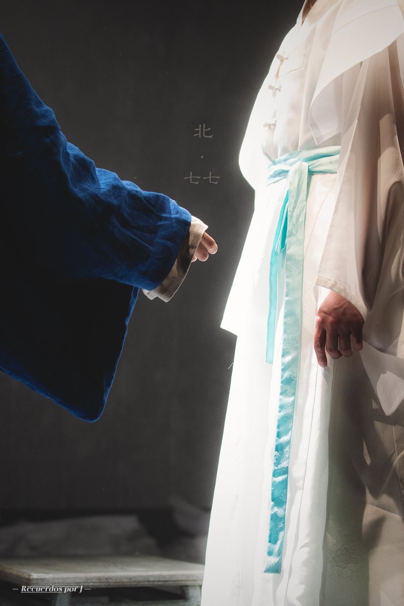 211207 뮤지컬 칠칠

최북 / 박규원 배우
무명 / 송유택 배우

너의 北 자는 七 두 개가
서로의 어깨를 기대고 있는 형국이로구나
나는 너의 七이 되고, 
너는 나의 七이 되면 어떻겠느냐