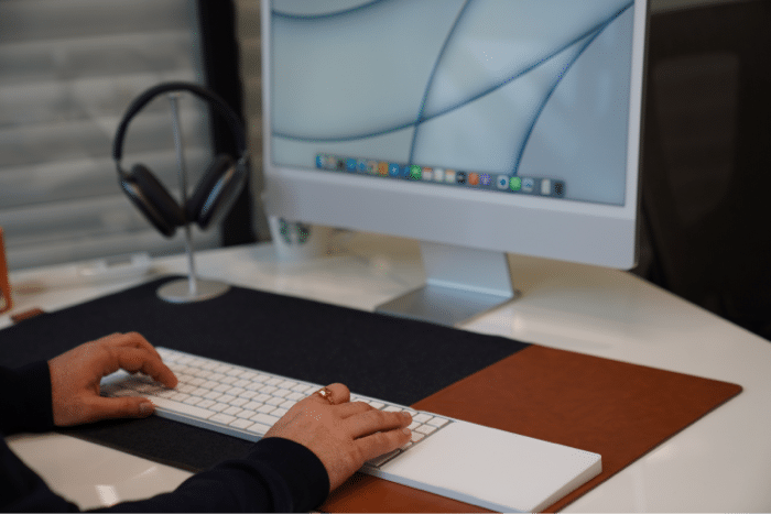 twelvesouth's tweet photo. 'Tis the season to treat yourself! 🎁  Keep your desk area more organized with #MagicBridge, which combines #MagicKeyboard and #MagicTrackpad2 into one awesome control piece. ⌨️ A desktop upgrade is the gift that keeps on giving all year long😍 @igeeksblog https://t.co/hscX7taDpK https://t.co/HEsdfwRejH