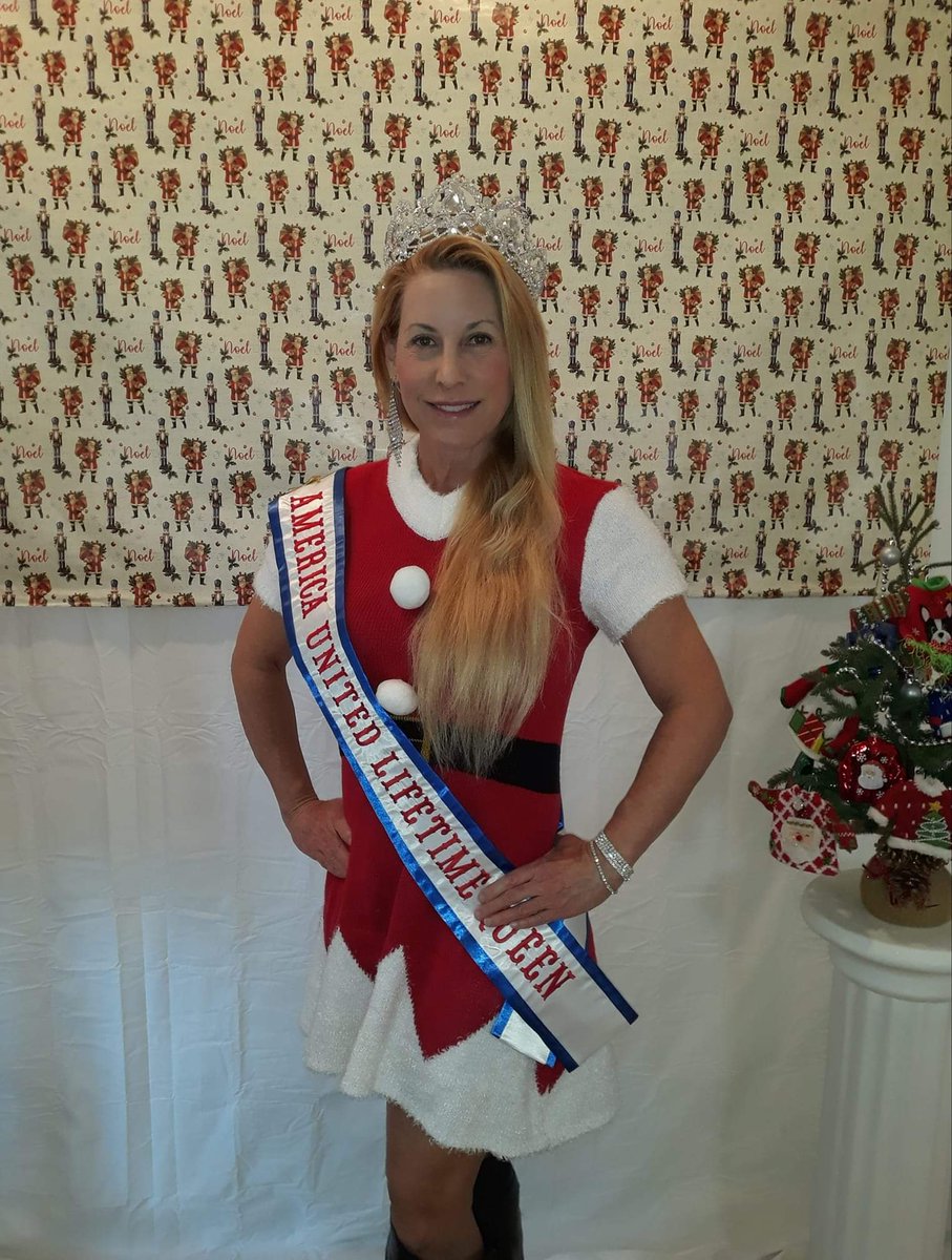 PageantUnited's tweet image. Our beautiful America United Lifetime Queen Terri Lynn Cole is in the Christmas spirit 👑👑👑