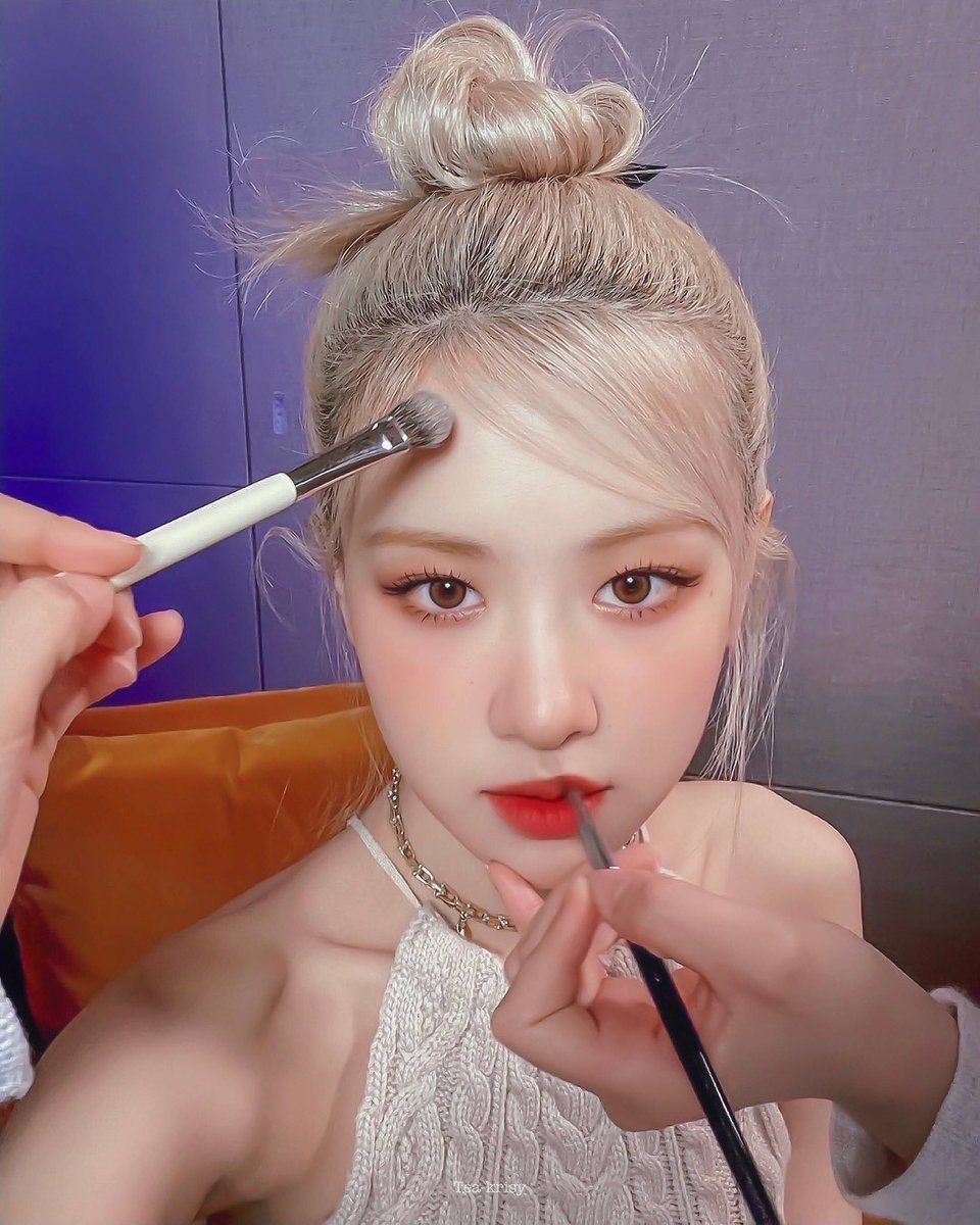 GO VOTE NOW EVERYONE!!!!!

I vote #MAMAVOTE #rosé