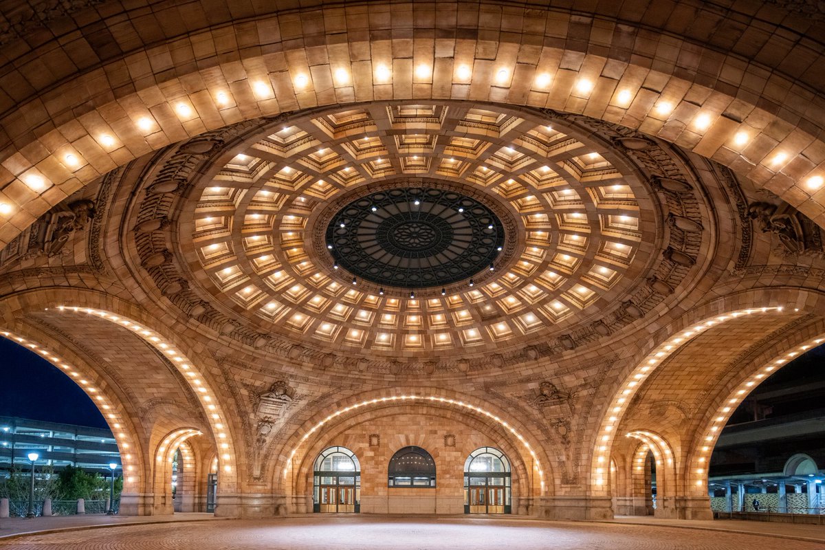 AngieMcMonigal's tweet image. Daniel Burnham’s Pittsburgh Union Station.
#Pittsburgh #pittsburgharchitecture #danielburnham