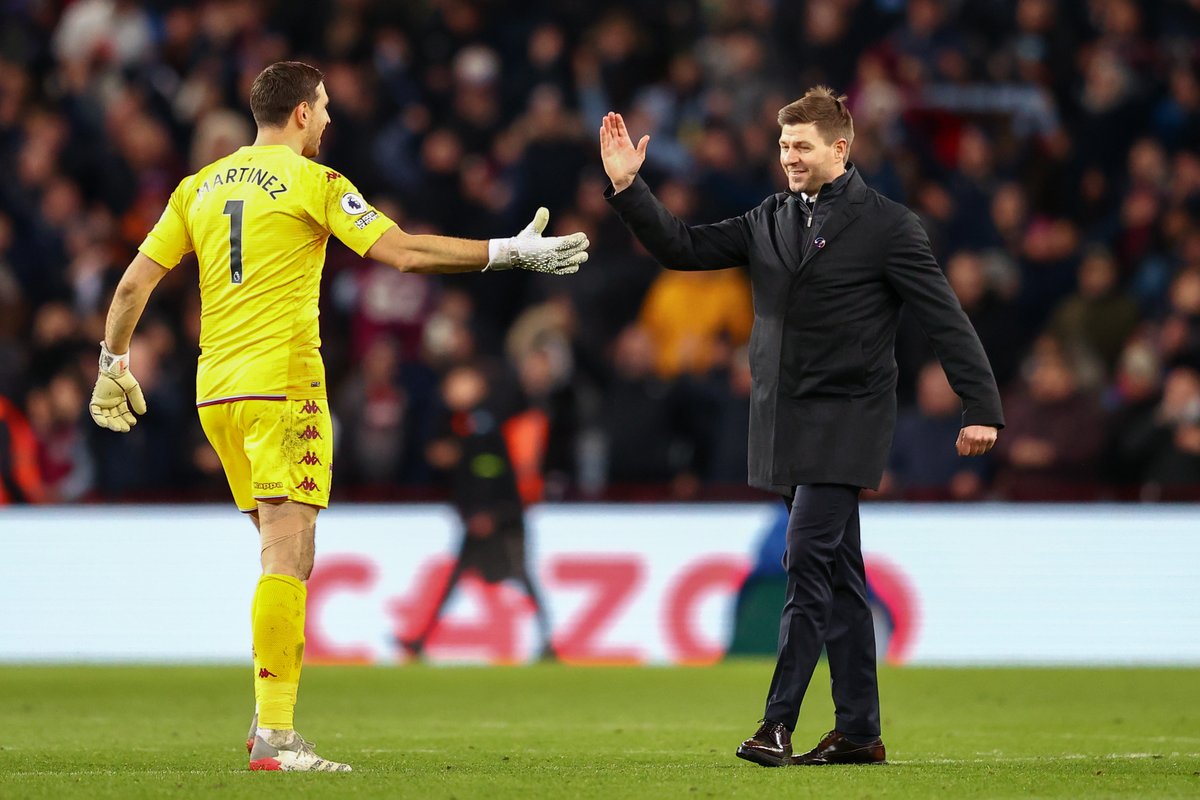 "He's been brilliant for us, he's showed fantastic leadership, on and off the pitch, he's a big presence. I'm delighted to have him." 💪

Steven Gerrard on @EmiMartinezz1. 🗣️