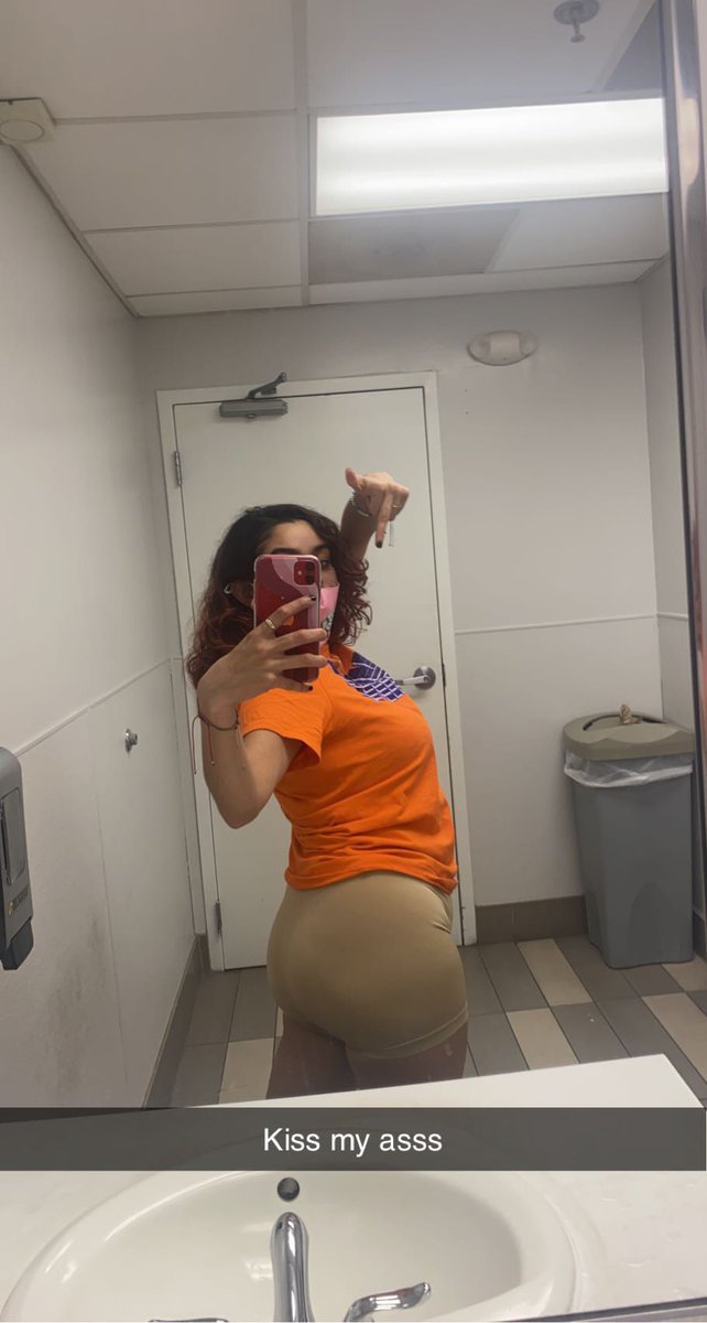 MamiMexirican's tweet photo. My outfit was cute yesterday #sellingcontnet #buyingcontent #accountant #findomslaves #paypig #onlyfans https://t.co/jHQie6Bh57