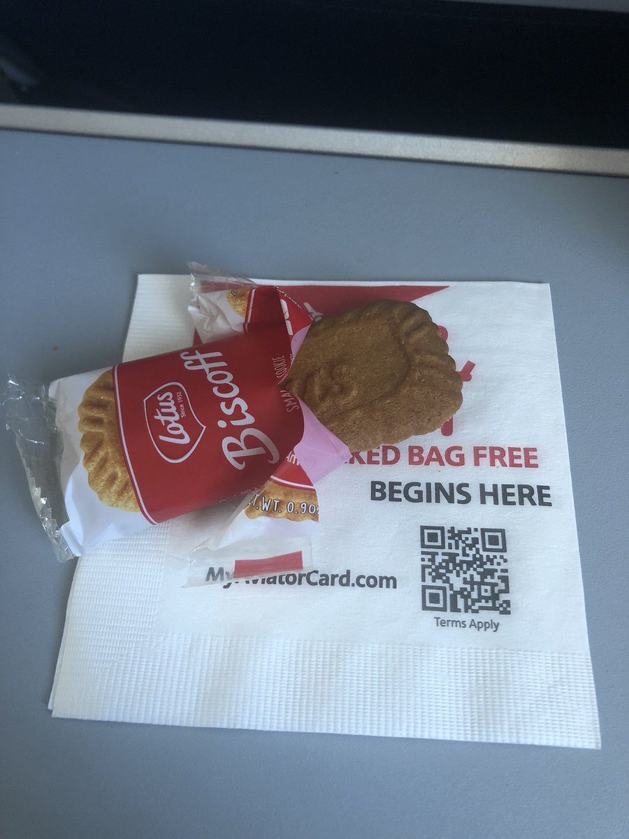 swtobin's tweet photo. Find a better travel cookie. You can’t.
(Which is good, because this is American Airlines so you don’t get any other choices). #teamjetblue https://t.co/ExndsBeX3S