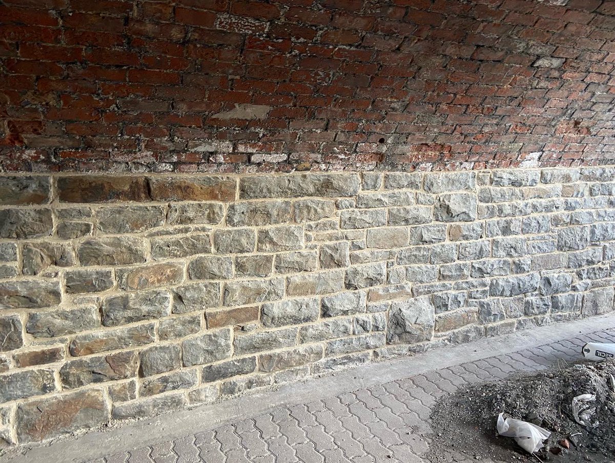 DawsonStoneM's tweet photo. ⚒Paxton Tunnel⚒
1 of 3 listed tunnels we are restoring rebuilding and preserving within the new arena site in Swansea.
The Paxton Subway has large build ups of carbon deposits &amp; salts which are detrimental to the stone and brick work. Starting to look as it should now https://t.co/pw1bDbcUC7