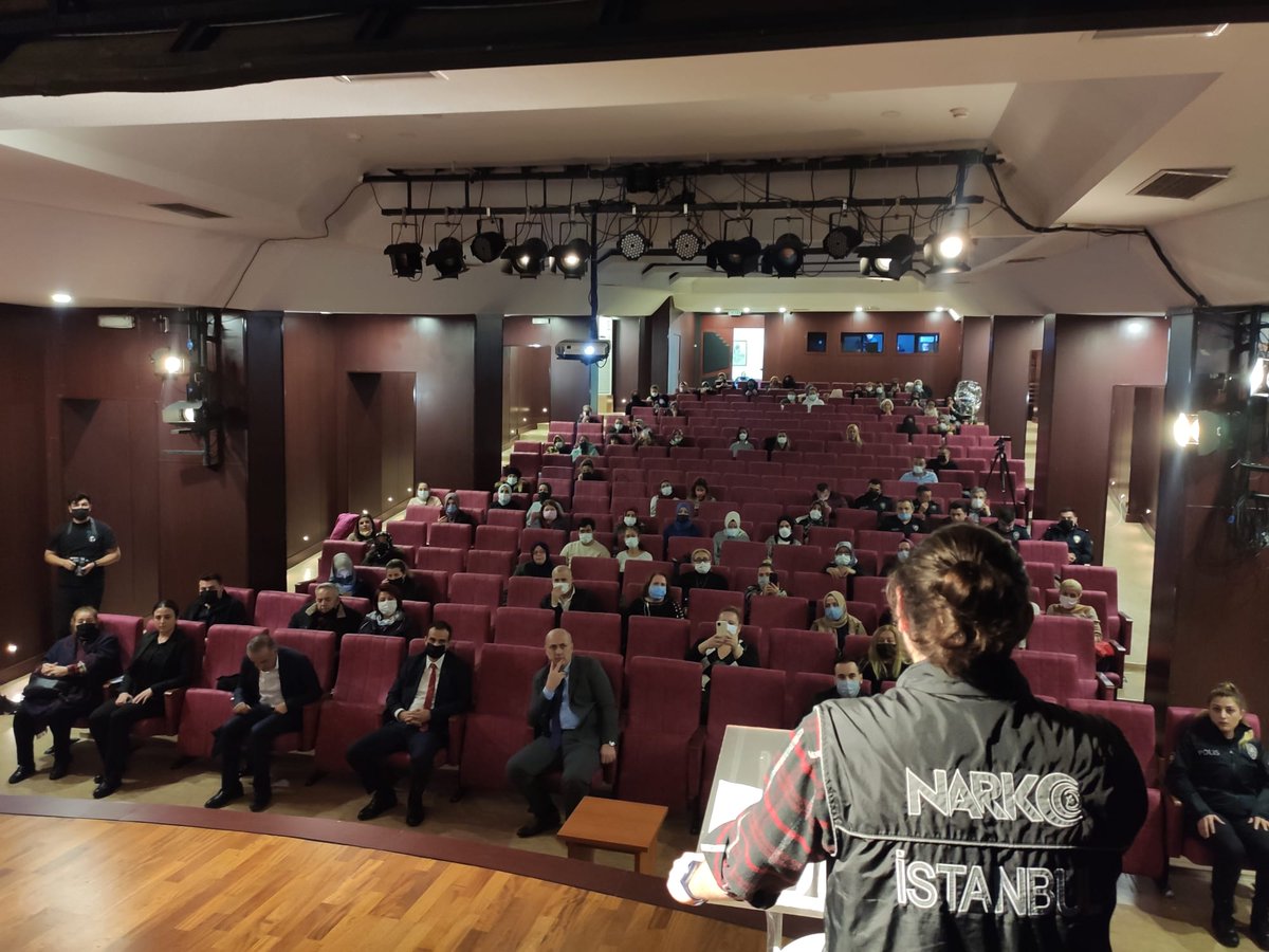 Velilerimize ve kurum müdürlerimize "En İyi Narkotik Polisi Anne" eğitimi yapıldı.
🔗fatih.meb.gov.tr/www/icerik_gor…
<a href="/tcmeb/">Millî Eğitim Bakanlığı</a> <a href="/istanbulilmem/">İstanbul İl Millî Eğitim Müdürlüğü</a> <a href="/memleventyazici/">Levent Yazıcı</a> <a href="/mucipkina/">Mucip KINA</a> <a href="/AtakanKarabag/">Atakan Karabağ</a> <a href="/ist_arge/">İSTANBUL MEM AR-GE</a> <a href="/FatihBelediye/">Fatih Belediyesi</a> <a href="/istanbul_EGM/">İstanbul Emniyet Müdürlüğü</a> @NarkotiksmDB