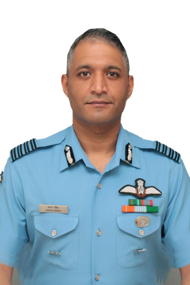 AskAnshul's tweet photo. Group Captain Varun Singh is sole survivor of chopper crash.

He is in hospital &amp; his condition is critical. Prayers for him 🙏. https://t.co/TUNz7iNim9