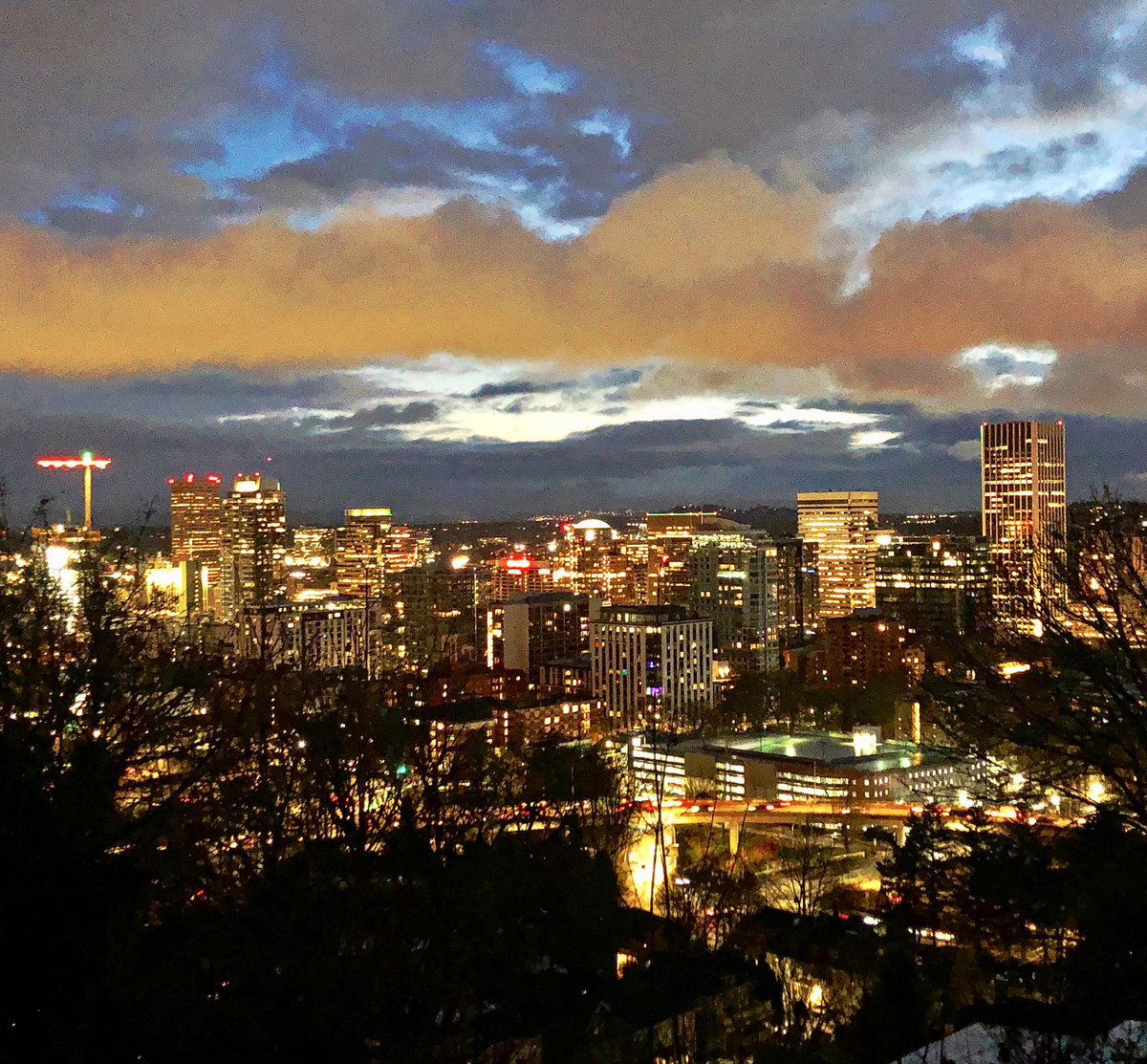 MikeKATU's tweet photo. MORNIN’… a dark &amp; drizzly morning as the city lights in @inDowntownPDX light up passing clouds.  We’re expecting wintery weather up in the mountains and foothills as we inch closer to winter.  Be careful out there and have a good day! #LiveOnK2 #Portland #wednesdaythought https://t.co/6tWeF0KwDt