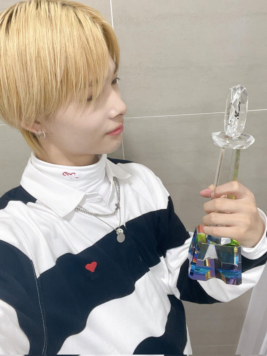 taiyaniki's tweet photo. i hope you know how much ily i am thankful that i've got to know someone as precious as you <3 i don't want to see you cry again because it breaks my heart 😔  i always want the best for you. i am proud of where you are today ~ you deserve every love this world can offer https://t.co/Z5KOoH3G2F