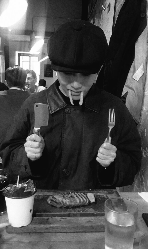 jkbsanboy's tweet photo. kim taehyung é o tipo de namorado que; - a thread https://t.co/7Ya5sob44D