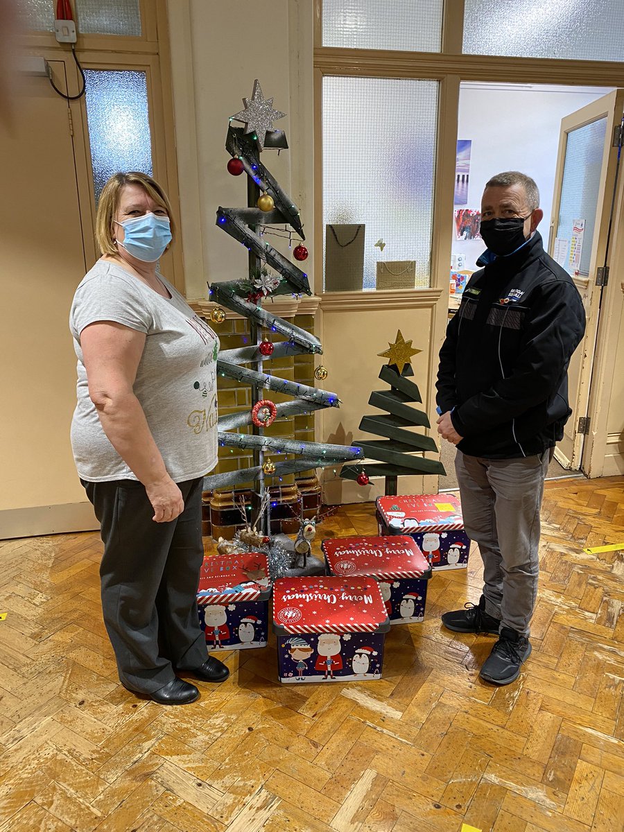 SindallHigh's tweet photo. 🎄More festive activities🎄18 Hampers delivered to @WhitmoreHigh Rondel House and New Horizons Day Centre Barry. 🎅 thanks to all especially @CASS_BARRY_UK for your kind donations @VOGCouncil @AECOM @morgansindall these will be greatly received by the community in Barry 👏 https://t.co/uQFTr9i6d0