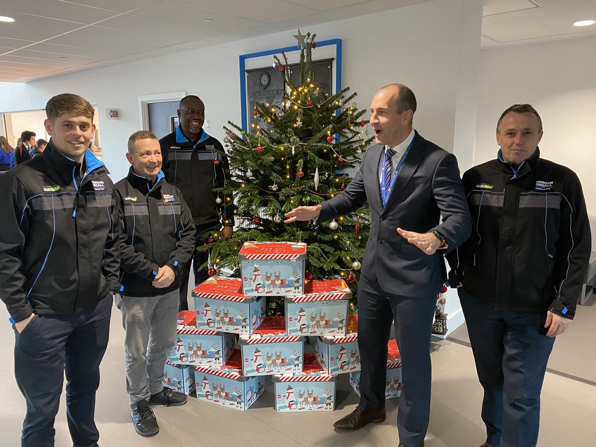 SindallHigh's tweet photo. 🎄More festive activities🎄18 Hampers delivered to @WhitmoreHigh Rondel House and New Horizons Day Centre Barry. 🎅 thanks to all especially @CASS_BARRY_UK for your kind donations @VOGCouncil @AECOM @morgansindall these will be greatly received by the community in Barry 👏 https://t.co/uQFTr9i6d0