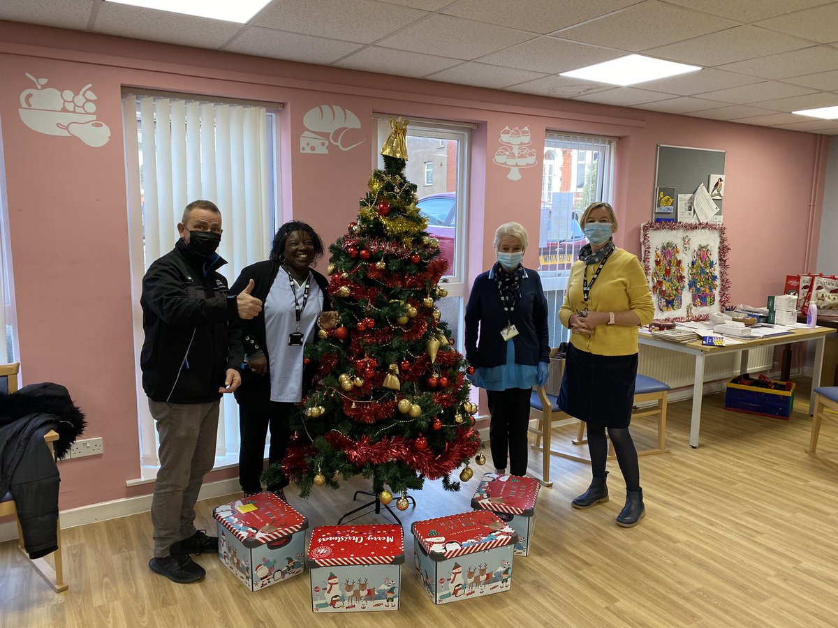SindallHigh's tweet photo. 🎄More festive activities🎄18 Hampers delivered to @WhitmoreHigh Rondel House and New Horizons Day Centre Barry. 🎅 thanks to all especially @CASS_BARRY_UK for your kind donations @VOGCouncil @AECOM @morgansindall these will be greatly received by the community in Barry 👏 https://t.co/uQFTr9i6d0