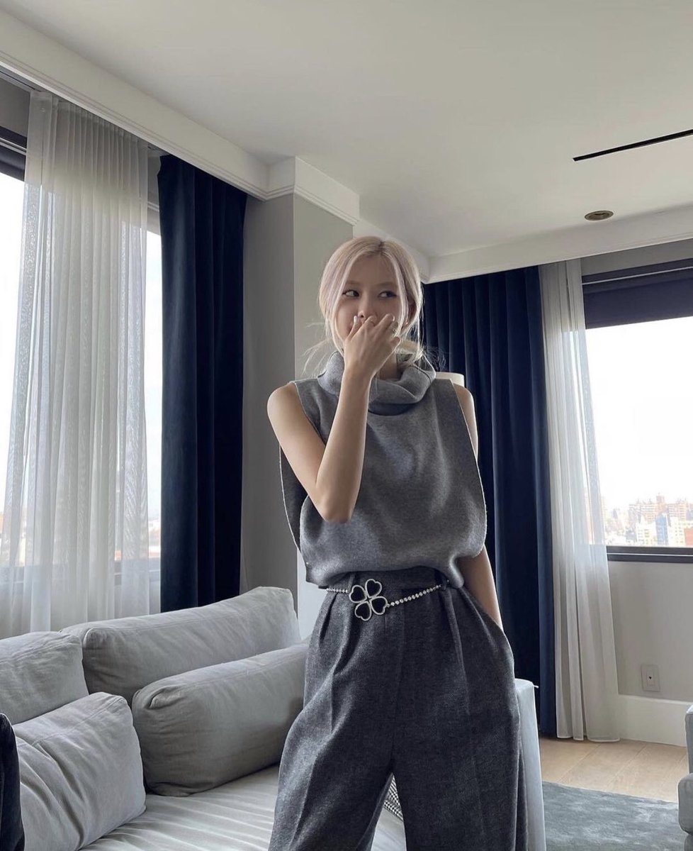 minhanhhihi1's tweet photo. Sắp hết hạn vote rồi mọi người tranh thủ nào 🥺. I vote #MAMAVOTE #rosé https://t.co/ErLjK3ytYM