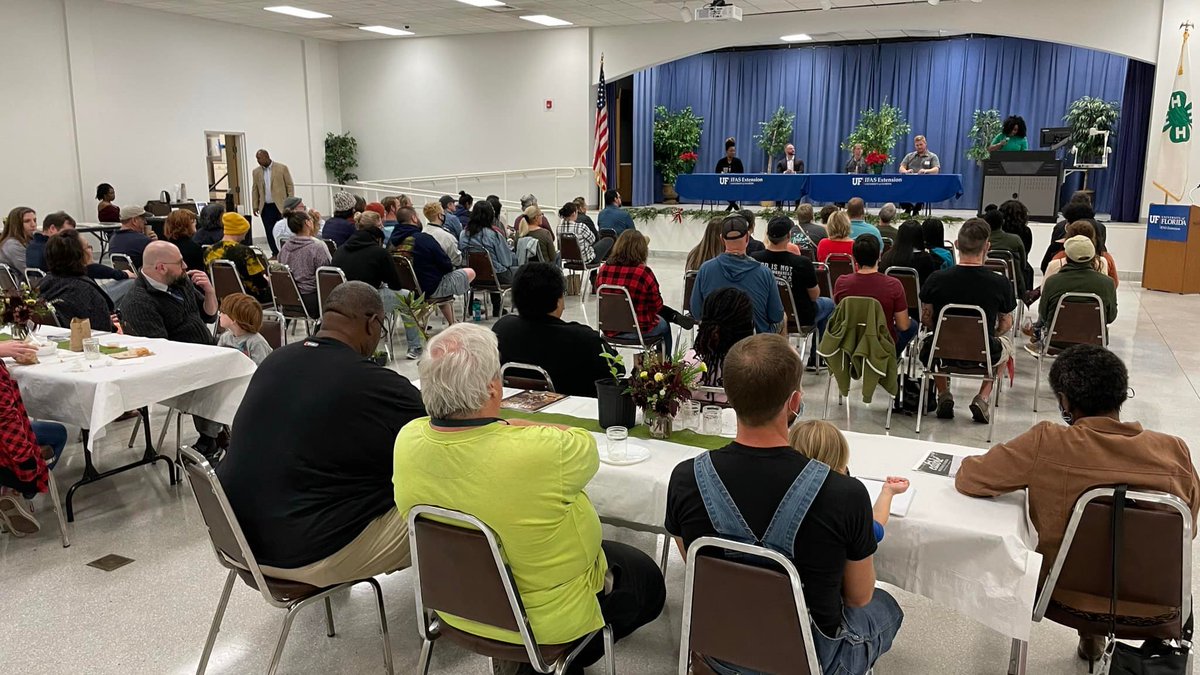 JenniferCaseyFL's tweet photo. Over 100 people in attendance at Duval SWCD's #StartFarming Panel Discussion & Holiday Market! Thank you to our panelists and @CascadeDesignFL, @RAMJacksonville, @EdibleNEFlorida, @joshsellsjax904 and all of our sponsors. Read the highlights on our blog: https://t.co/Wljd1WPRtN https://t.co/bKHPdsvTm9
