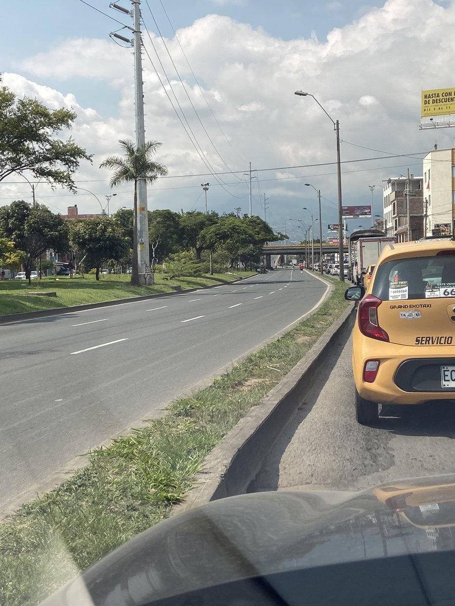 samir_ramirez24's tweet photo. @MovilidadCali @JorgeIvanOspina @SecDeporteCali hoy la ciclovía fue un completo fracaso, la gente no sabía, nadie salió y el tráfico hacia el sur colapsado!! Una mejor planeación la próxima vez! https://t.co/ky4txE1vrn