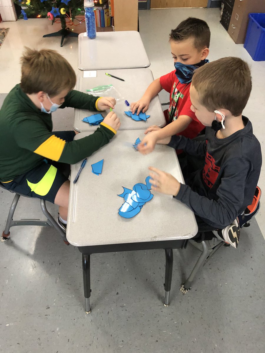 MsLamb316's tweet photo. Using attributes to sort shapes @MillsRiverSch #THEplacetobe #Lamb3rd https://t.co/hMdRJcmsph